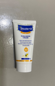 کرم ضد آفتاب بی رنگ مناسب پوست خشک با SPF50 دیودنز